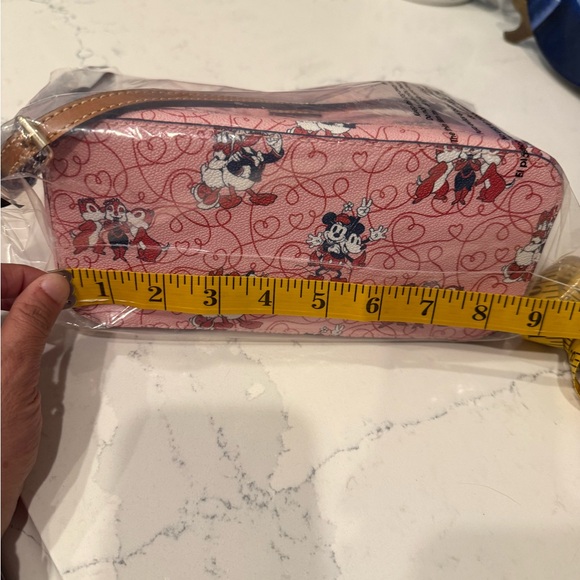 Disney Dooney and Bourke Limited Edition Valentine Crossebody Bag - Picture 3 of 5